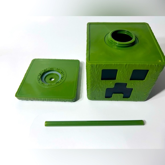 A Minecraft Movie - Creeper Cup w/ Straw - Brand New 🧱🧟♂️⛏️ - Picture 6 of 11